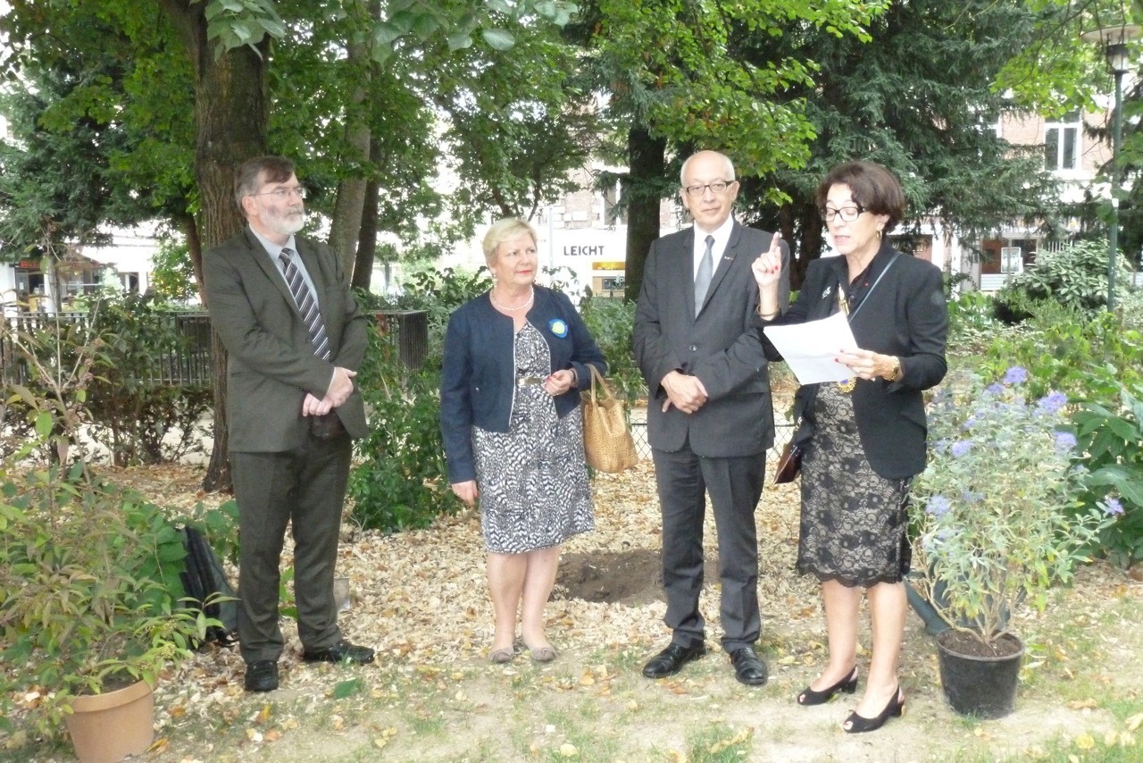20 septembre 2014: Chantage du Club Grand Quevilly Val de Seine et plantation de l'arbre Suzanne Noël au square Verdrel de Rouen